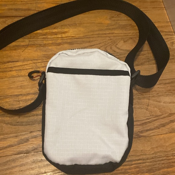 Air Jordan crossbody bag - Picture 2 of 4